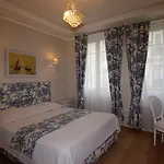 Dandy Centre מלון
