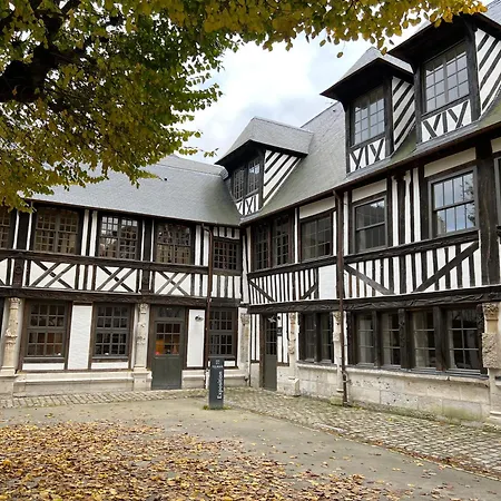 Hotel Dandy Centre 3*
