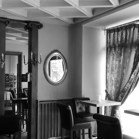 Dandy Centre Hotel 3*