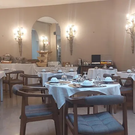 Dandy Centre Hotel 3*