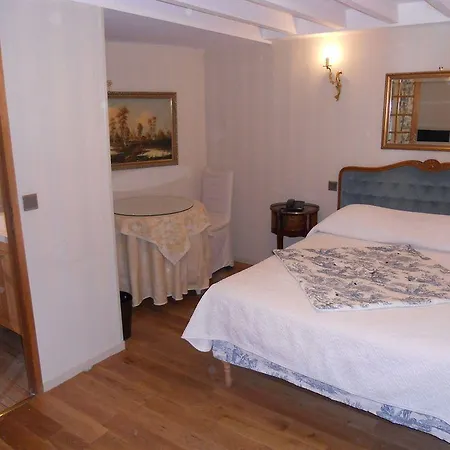 Dandy Centre Hotel 3*